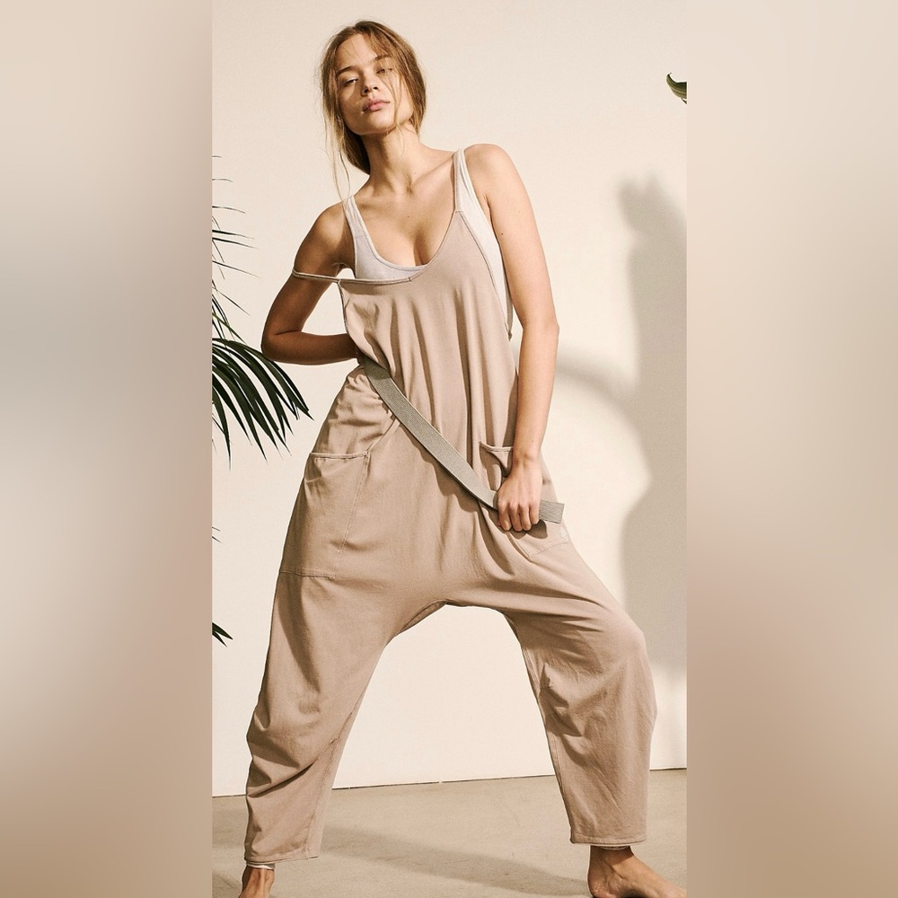 Hot Shot Onesie FP Movement Women's Small, Beige
Excellent used condition.